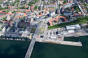 Luftfoto af brolandingen i Nørresundby. Copyright Steen Lee Christensen/ Aalborg Luftfoto.