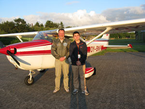 Steen Lee Christensen - pilot og fotograf med co-piloten Emil. Copyright Steen Lee Christensen/ Aalborg Luftfoto.